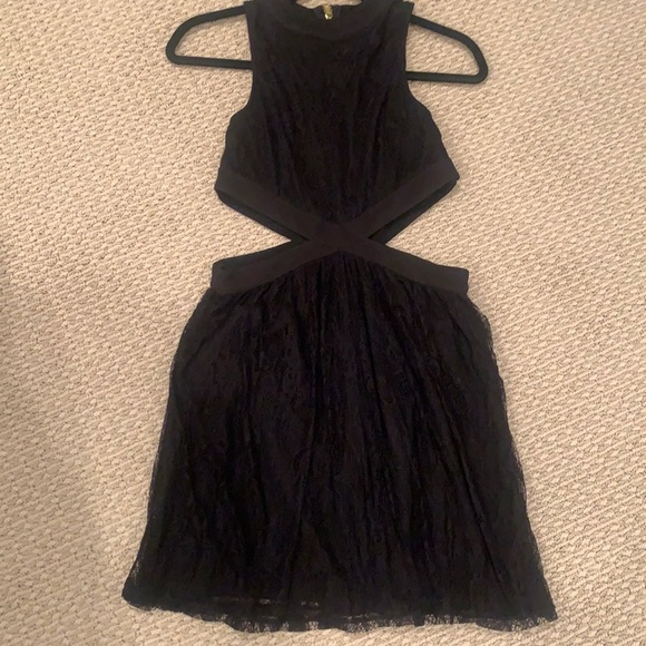 Black dress - Picture 2 of 4